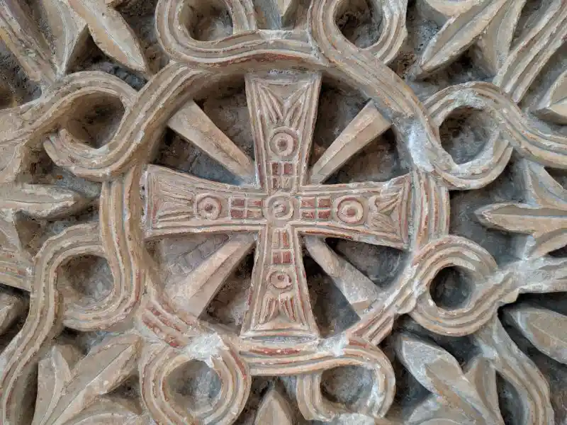 Detail of the reconstruction of a panel from a chance screen, cross in the middle of vines and leaves, located in Bode Museum Detail of the reconstruction of a panel from a chance screen, cross in the middle of vines and leaves, located in Bode Museum